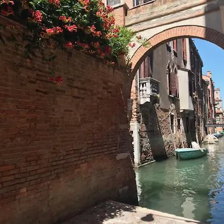 Apartment Ramo Del Teatro Canal View *