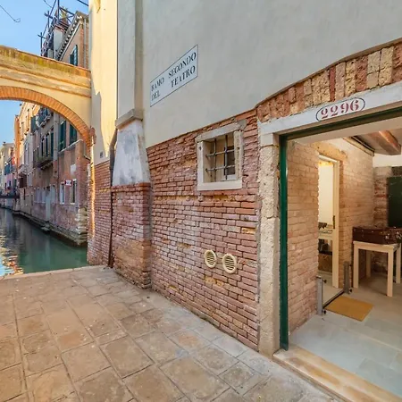 Apartment Ramo Del Teatro Canal View