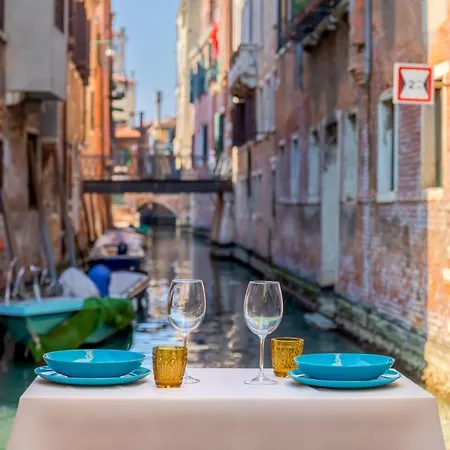 شقة Ramo Del Teatro Canal View البندقية