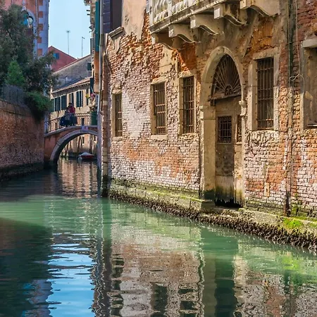 Ramo Del Teatro Canal View * البندقية